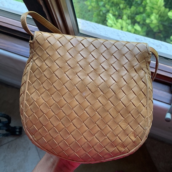 Bottega Veneta Crossbody Tan - Picture 8 of 12